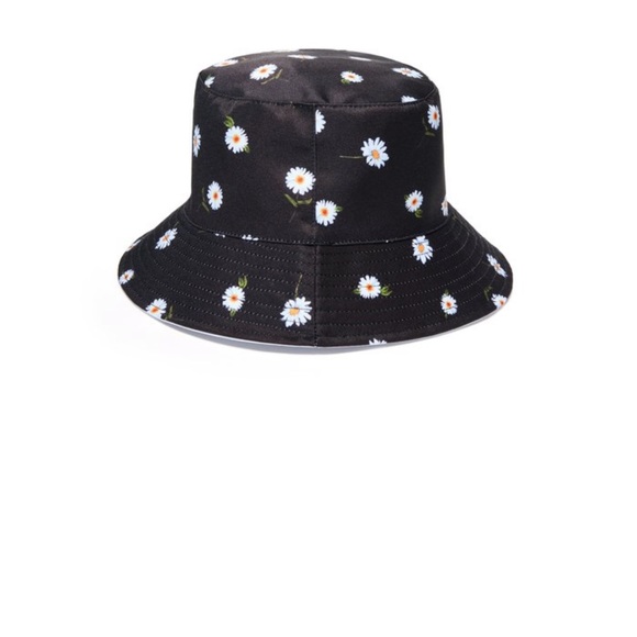 Alice & Olivia X FFF duffle bag & hat bundle - Picture 8 of 11